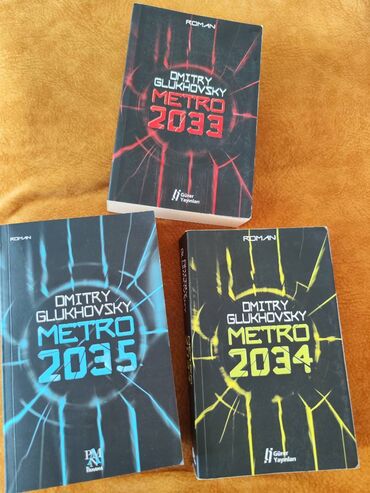 Bədii ədəbiyyat: Dmitry Glukhovsky'den "Metro 2033", "Metro 2034", "Metro 2035" 3'ü