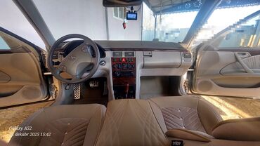 Mercedes-Benz: Mercedes-Benz E 240: 2.4 l | 2000 il Sedan — 6