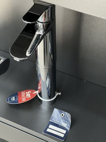 лампа для студии: Смеситель для раковины GROHE, однорычажный - Монолитный корпус из