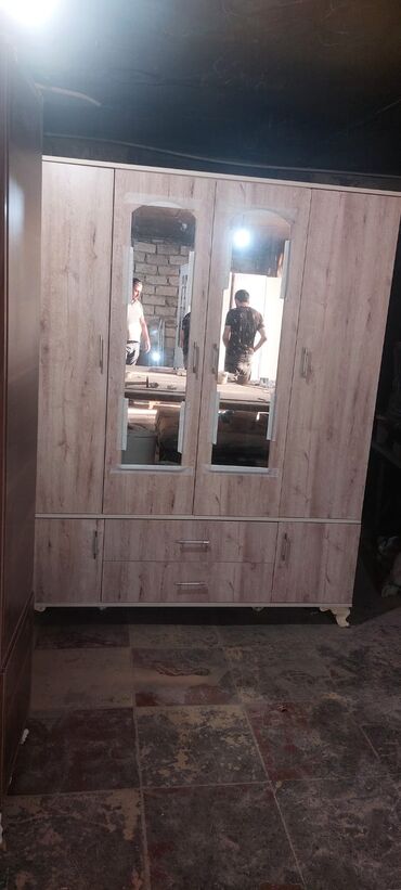 Dolablar: Yeni, 4 qapılı Düz dolab, Dolab-asılqan, Azərbaycan -da lalafo.az — 18 Dolablar: Yeni, 4 qapılı Düz dolab, Dolab-asılqan, Azərbaycan — 18