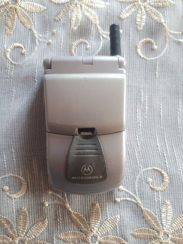 Motorola: Motorola Шарм, цвет - Серебристый