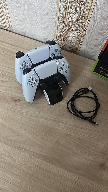 retro konsol: Məhsul: PlayStation 5 DualSense gamepadları və ikiqat şarj stansiyası — 2