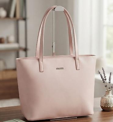 Elegantna tote torba u puder‑roze boji - Materijal: veštačka koža sa