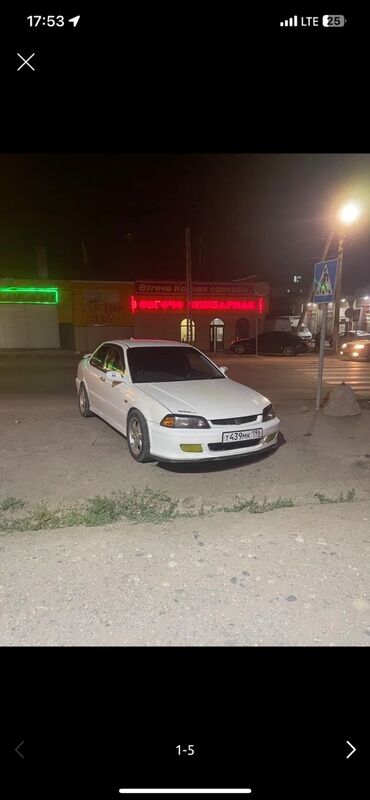 продаю в связи с переездом: Белый седан Honda тарнео с правым рулем, оснащенный литыми дисками и