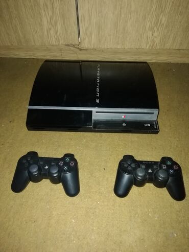 retro konzole cena: Sony PlayStation 3 konzola, dolazi sa dva kontrolera. Konzola je crne