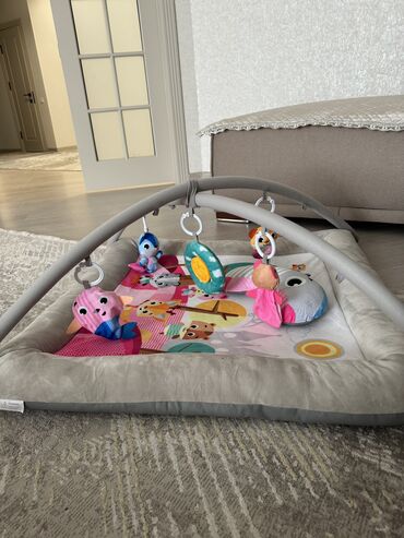 Игрушки: Продаю коврик для малыша,он почти новый вообще не пользовались