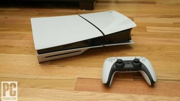 PS5 (Sony PlayStation 5): İdeal veziyetde 2 aydır almışam evə. İcerisinde 5 oyun var 1 pult