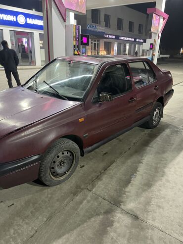 продаю венто: Volkswagen Vento: 1994 г., 1.8 л, Механика, Бензин