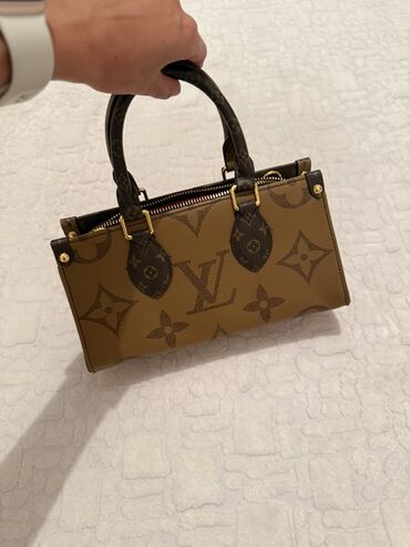 сумка женская большая брендовая: Сумка Louis Vuitton с монограммой, выполненная в коричневых тонах