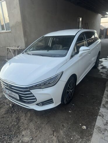 BYD: BYD : 2018 г., 1.5 л, Автомат, Бензин, Универсал