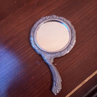 Güzgü Table mirror, Dairə