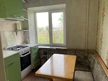 свет сокулук: 2 комнаты, 45 м², Пишпек Индивидуалка, 4 этаж, Старый ремонт — 3