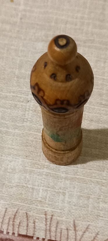 Ətriyyat: Qizil gül yaği ətiri. - ağacdan hazırlanmış minarə formalı qabda. - — 7