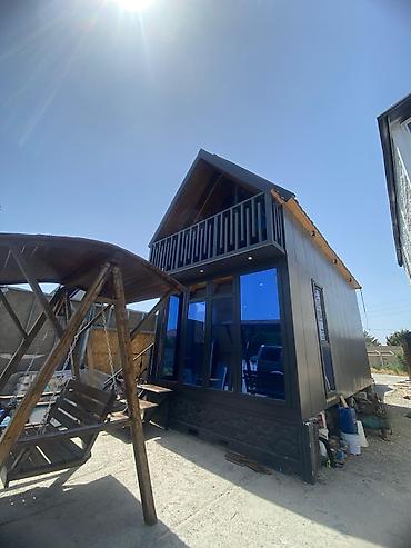 balkon: İki mərtəbəli modul/tiny house – panoramik vitrajlı fasad və balkonlu — 2