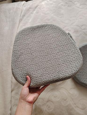 декор дерево: Cəmi 5 ədəd stul yastığı. 2 kvadrat formada, 3 u isə yumru. Qiymət — 4