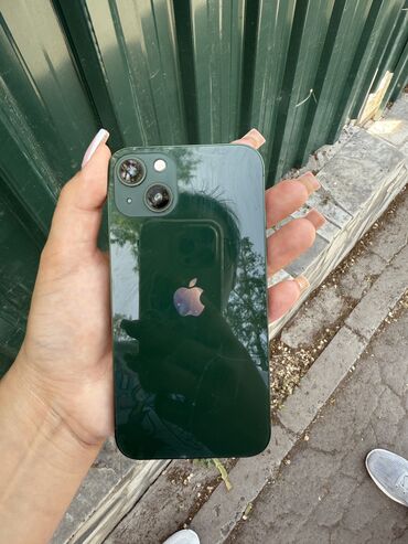 Apple iPhone: IPhone 13, Б/у, 64 ГБ, Alpine Green, Зарядное устройство, Кабель, 79 %