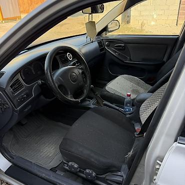 neto l: Hyundai Elantra: 2000 г., 1.6 л, Механика, Бензин, Седан — 6