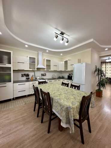 доброй дом: Таунхаус, 240 м², 4 комнаты, Агентство недвижимости, Евроремонт