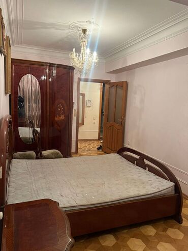 Uzunmüddətli kirayə mənzillər: Gənclikdə idman universitetinin yanında, 10 mərtəbəli binanın 2ci — 3