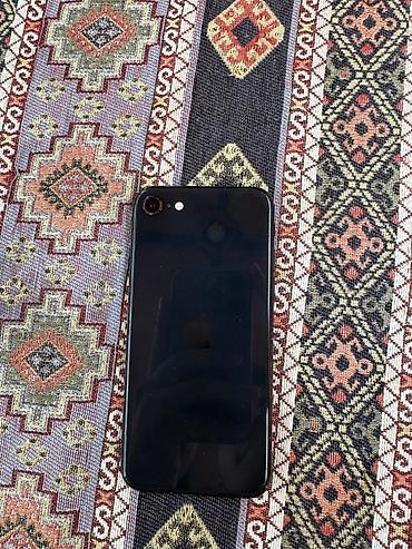 lg ka 10: IPhone SE 2022, 64 GB, Qara, Barmaq izi — 3