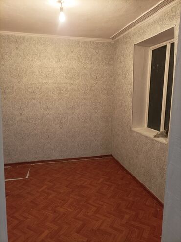 в районе пишпек: 40 м², 4 комнаты, Забор, огорожен