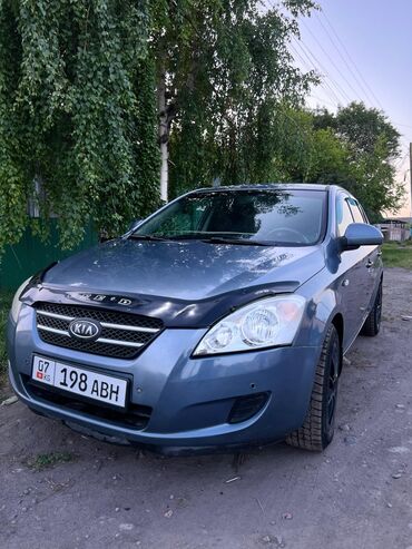 Kia: Kia Ceed: 2007 г., 1.4 л, Механика, Бензин, Хэтчбэк