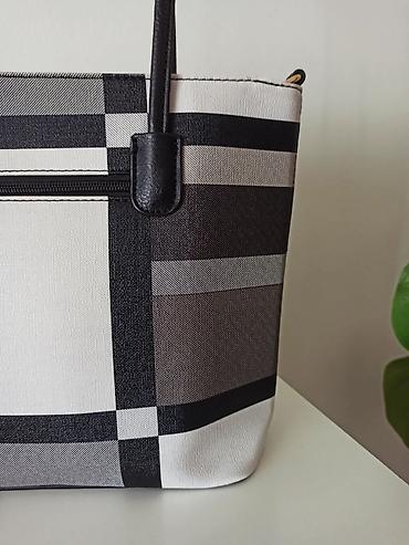 Torbe: Torba je licno moja Lepo ocuvana, nema duzi kais. Nikad nije ni imala — 2