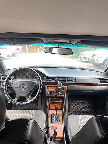 мер 220: Mercedes-Benz 220: 1993 г., 2.2 л, Автомат, Бензин, Седан — 3