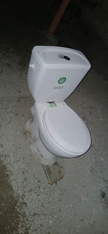 линолеум баку цена: Unitaz tam işlək vəzyətdədir lox az işlənim təzə kimidi ümvan Maştağa