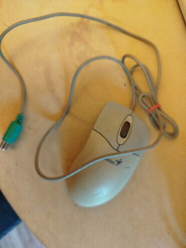 komplet inventar za kafic: Stari mis za kompjuter,kuglicni Genius.
Ispravan