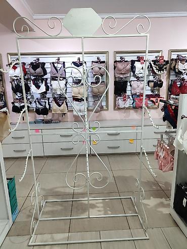 Стеллажи: Продаю торговое оборудование, кронштейны, стойки, манекен, зеркала — 7