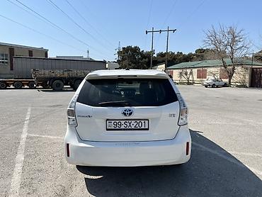 tesla model s: Toyota Prius: 1.8 l | 2011 il Universal — 1