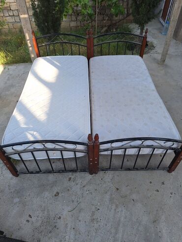 Кровати: Односпальная кровать, С матрасом