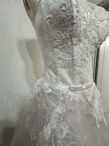 свадебное платье 38 размер: Свадебное Платье 1000 сом