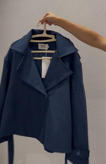 тренч черный: Укороченный тренч в стиле ZARA - Модель: двубортный укороченный тренч — 2