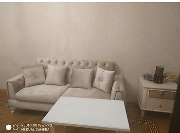 art tekstil: Klassik üslubda, açıq bej rəng palitrasında oturma dəsti. Tərkib: - 3 — 2
