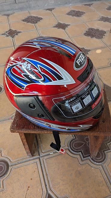 Мотошлем FYZE Helmet, интегрального типа. Яркий дизайн в красном