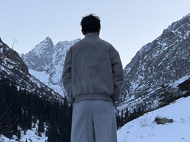 Бомберы: Мужская куртка-бомбер, серо-грязевый оттенок. - Материал: гладкий — 12