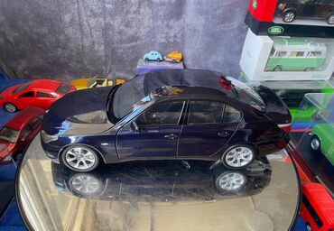 Avtomobil modelləri: Коллекционная модель BMW 545i E60 dark blue 2008 KYOSHO Scale 1:18 — 14