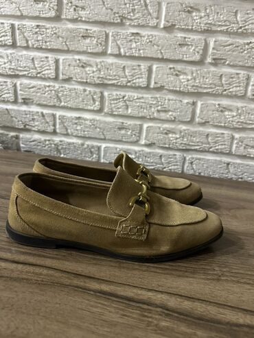 beqa üçün qadın krossovkaları: Qadın loaferləri – süet material, qum/rəngli bej tonunda - Üst: yumşaq