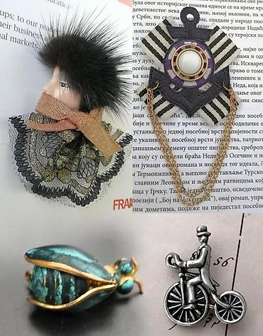 Broševi: Vtg broš Green Golden Beetle Velosiped Mornarički Baršunasti. Cena za — 1