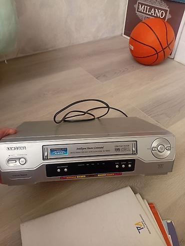 video kaset: Samsung VHS videomaqnitofon – model SV-160G/S (üzərində “Intelligent — 1