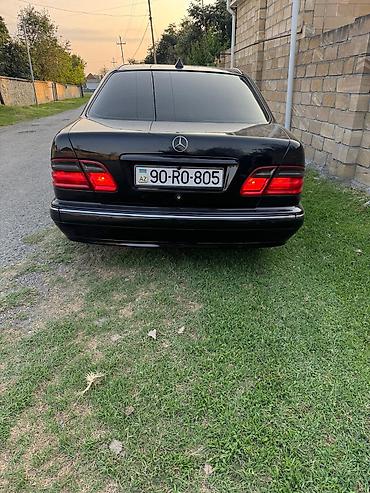 w210 duman: Mercedes-Benz E-Class (W210) sedan, qara rəng. Xüsusiyyətlər və — 1