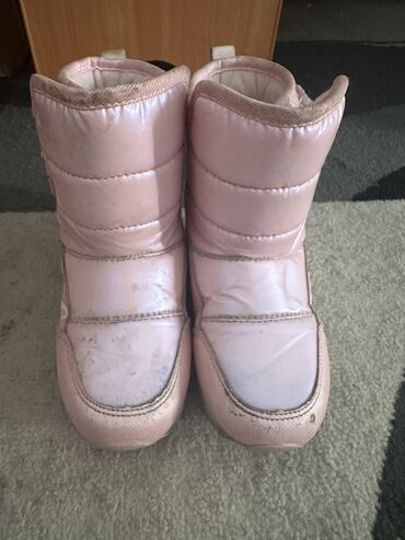 детская обувь на липучке: Зимние сапожки 29 размер на липучке отдам за 200 сом