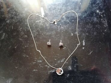 Ogrlice: Srebrna ogrlica sa minđušama detelina kristali NOVO, u kutiji dužina