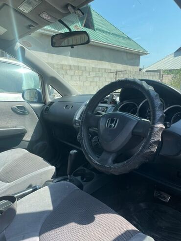 табуретка на фит: Honda Fit: 2003 г., 1.3 л, Вариатор, Бензин