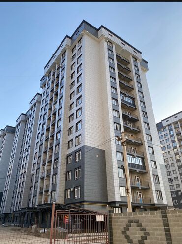 продаю квартиру в джале: 1 бөлмө, 49 кв. м, Элитка, 11 кабат, ПСО (өзү оңдоп түзөтүп бүтүү үчүн)