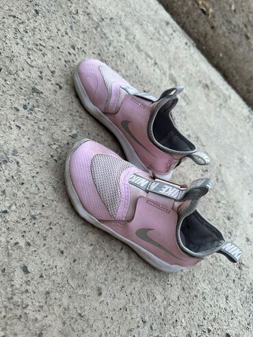 Uşaq ayaqqabıları: Nike Baha alınıb 27 razmerdı 5 azn satılır cox keyfıyetlıdı
