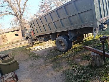 Коммерческий транспорт: Грузовой автомобильЗИЛ с высоким металлическим кузовом. Подходит для — 3