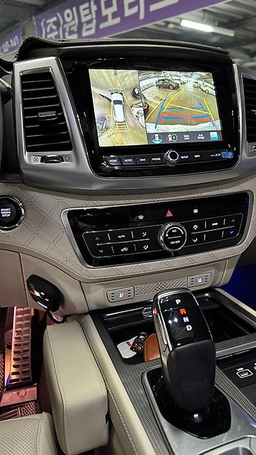 Другие детали кузова: Внедорожник (белый кузов, белый элементы) Ключевые особенности: - — 12